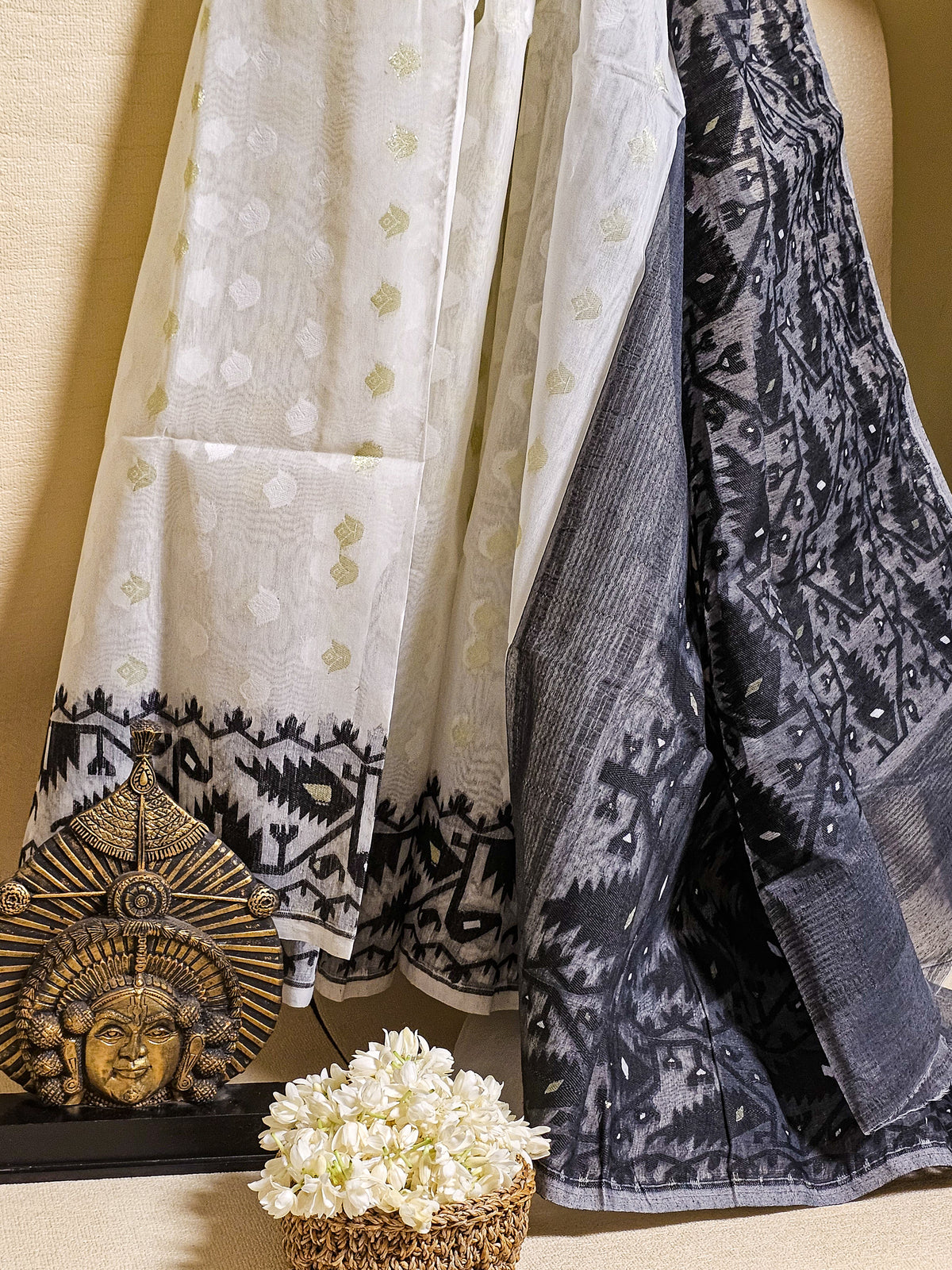 Exquisite Dhakai Jamdani in White & Black – Timeless Handwoven Elegance