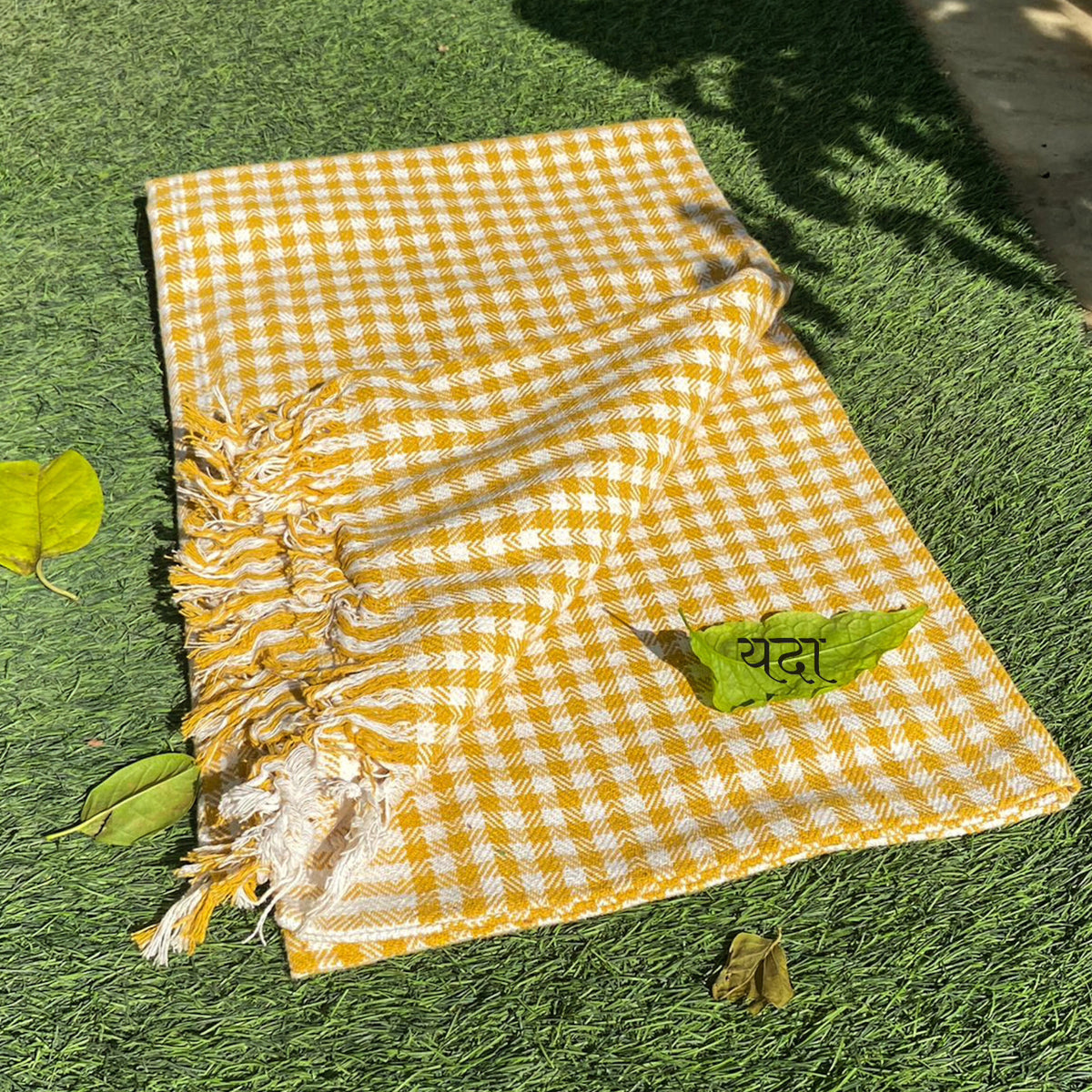 yellow Stall furishings